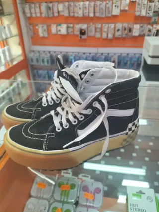 Zapatillas Vans Sk8-Hi Negras y Blancas