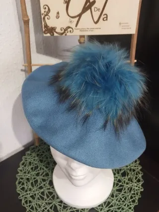 Boina de punto con pompón de pelo