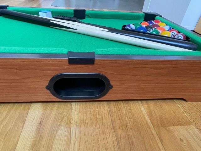 Mini mesa billar con accesorios. Falta bola blanca