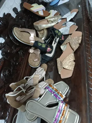 Lote Zapatos Mujer Oro y Plata
Tacón y planos 