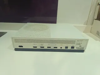 Xbox One S con mando negro