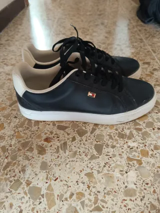 Zapatillas Tommy Hilfiger Piel Negra y Blanca