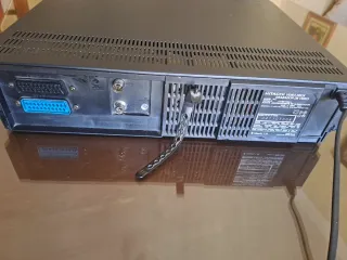 Reproductor VHS Hitachi M210E y adaptador