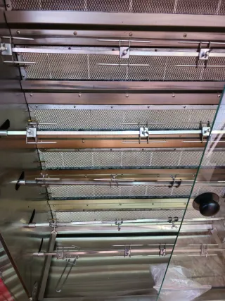 Asador de pollos con 6 espadas y pinchos