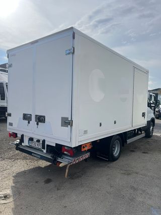 IVECO DAILY PAQUETDERO CON ISOTERMO 2017