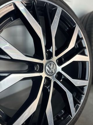 LLANTAS VW SANTIAGO 19 ORIGINALES CON NEUMÁTICOS