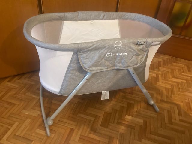 Moisés Minicuna Kinderkraft Gris plegable.