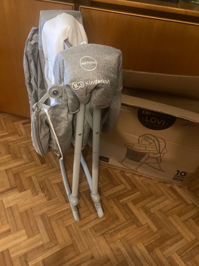 Moisés Minicuna Kinderkraft Gris plegable.