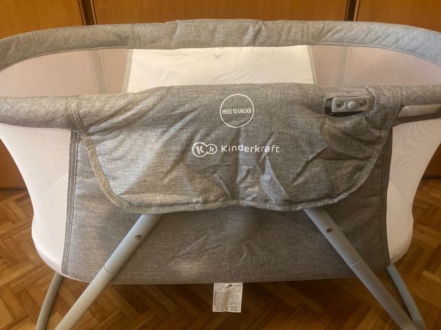 Moisés Minicuna Kinderkraft Gris plegable.
