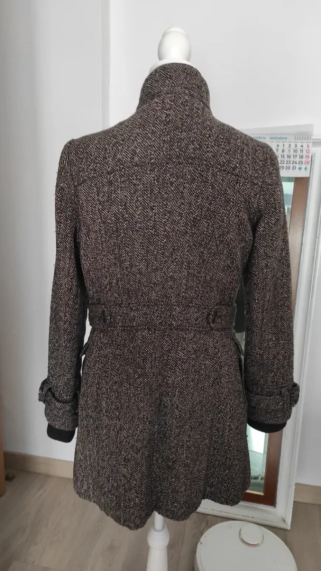 Abrigo juvenil marrón con cremallera