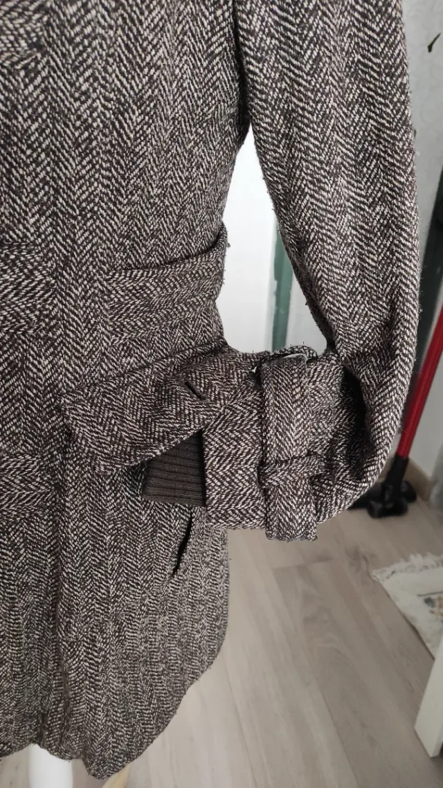 Abrigo juvenil marrón con cremallera