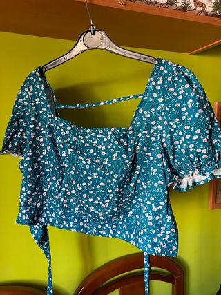 Top floral escote cuadrado
