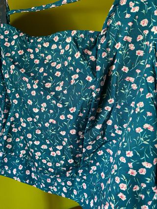 Top floral escote cuadrado