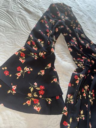 Mono corto de flores, manga larga. Talla M-38