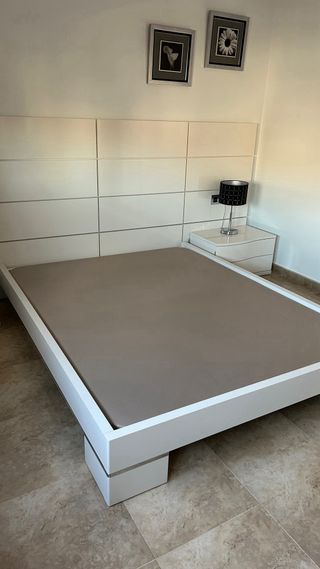 Bancada blanca + base tapizada