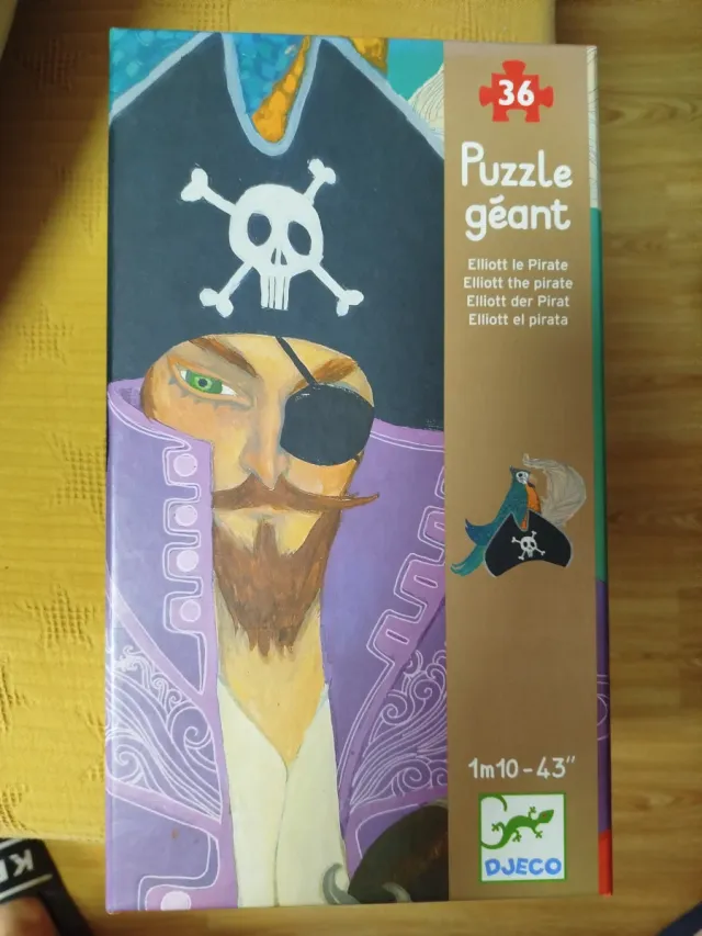 Puzzle Djeco Elliott el Pirata 36 piezas completo.