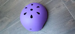 Casco de bici morado