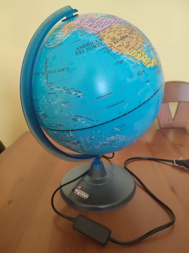 Globo Terráqueo con luz