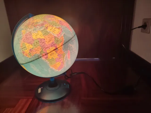 Globo Terráqueo con luz