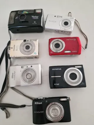 Confezione da 7 fotocamere digitali: Canon, Casio, Fuji, N