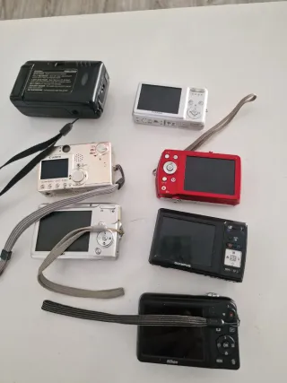 Confezione da 7 fotocamere digitali: Canon, Casio, Fuji, N