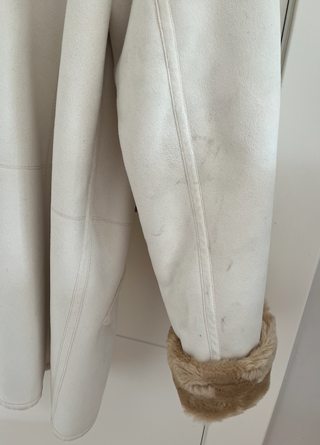 abrigo blanco y marron de fuchs schmitt
