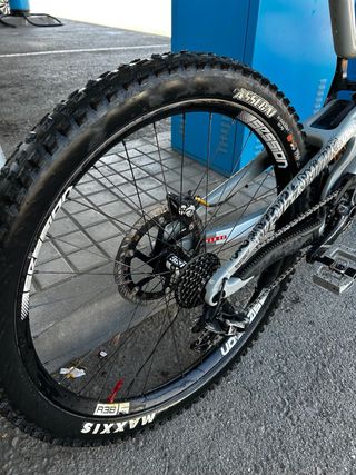 Santa Cruz v10 Mullet Talla L