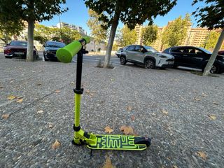 Patinete scooter verde y negro