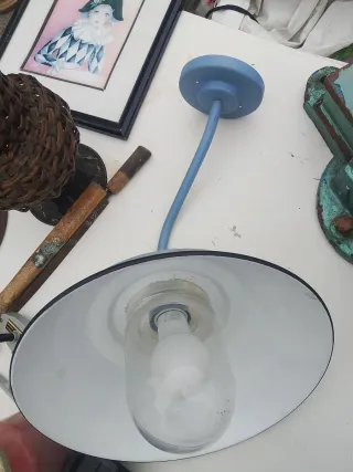 Farol azul y transparente