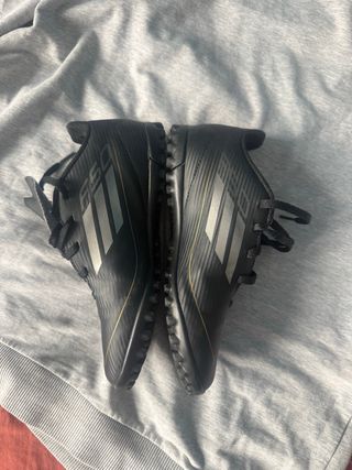Botas de fútbol Adidas F50 multitaco
