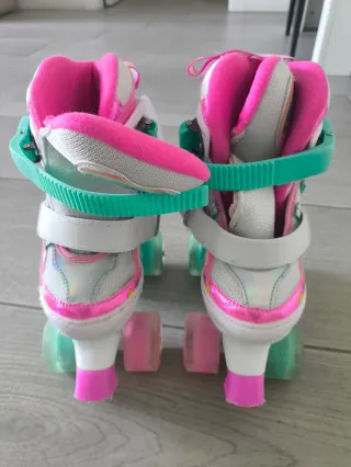 Patines infantiles rosas y blancos