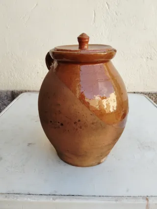 Puchero de barro con tapa Decorativo