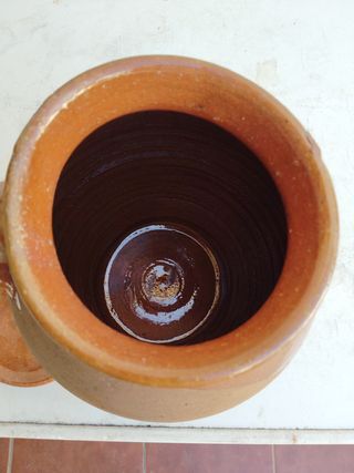 Puchero de barro con tapa Decorativo