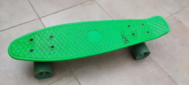 Monopatín verde