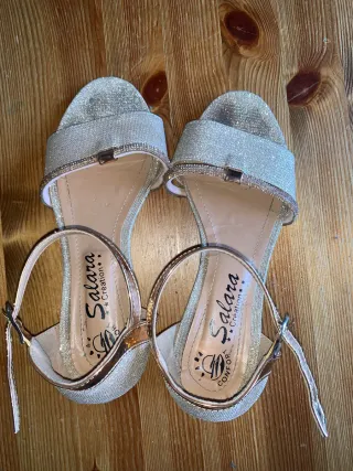 Tacones brillantes niña dorados