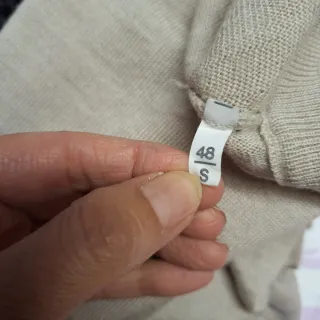 Maglione uomo scollo a V beige