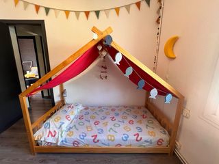 Cama infantil tipo casa de madera
