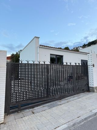 Puerta corredera/batiente y de entrada.
+Motores(2