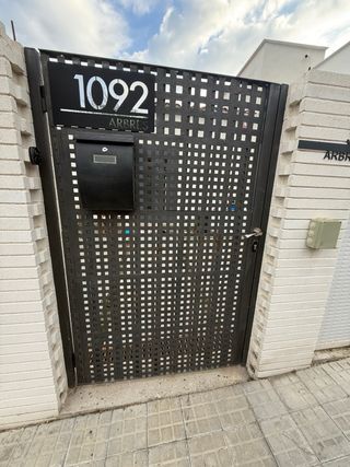 Puerta corredera/batiente y de entrada.
+Motores(2