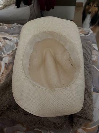 Cappello di paglia beige con fascia nera