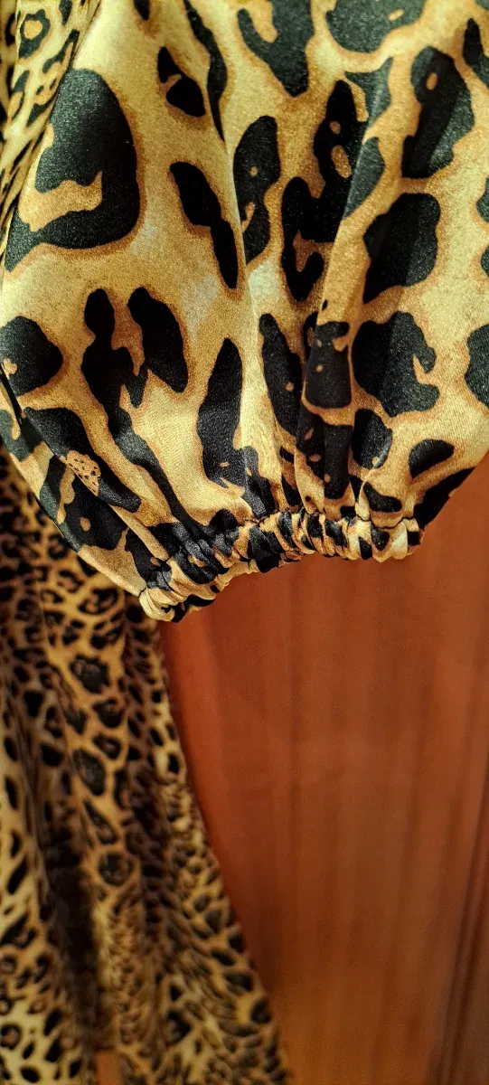 Vestido JEUVRE estampado leopardo, talla EUR 38 .