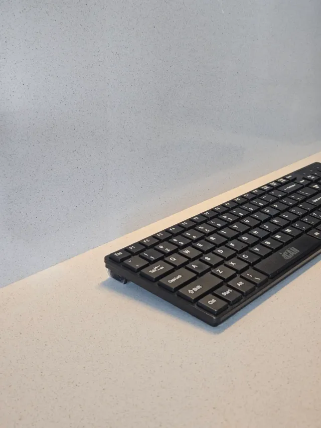 Teclado fino negro USB