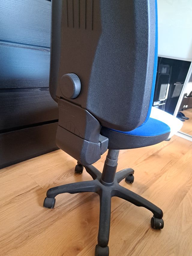 Silla de escritorio azul y negra