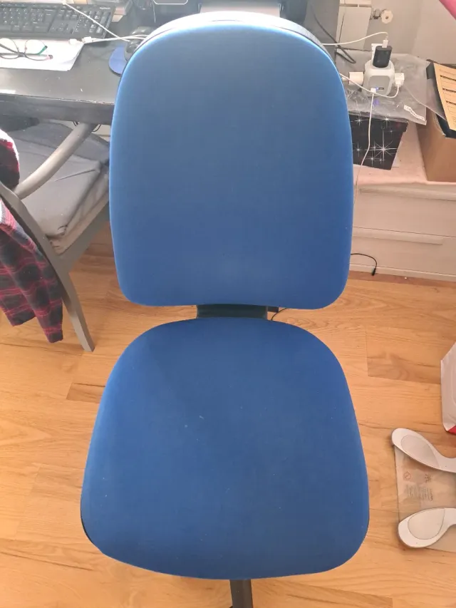 Silla de escritorio azul y negra