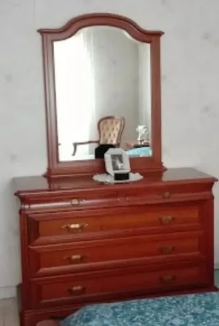 Cassettiera con specchio in legno massello