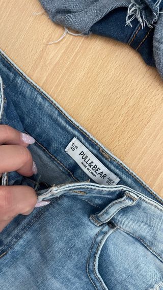 Vaqueros cortos desgastados
