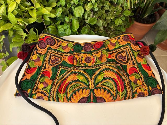 Bolso de mano bordado flores