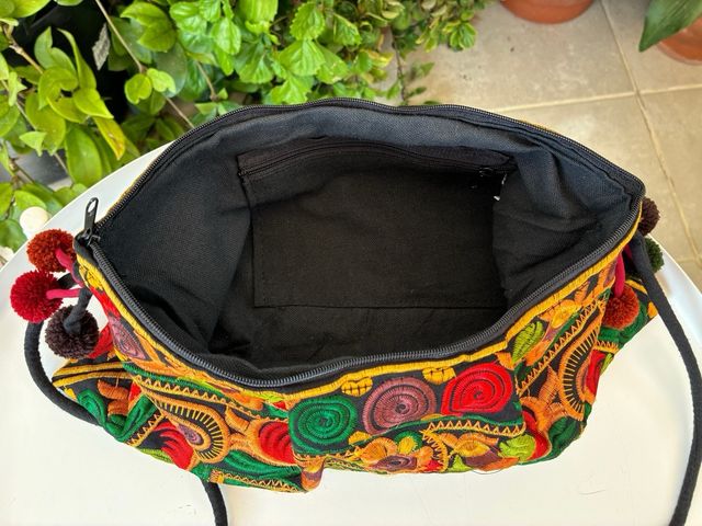 Bolso de mano bordado flores