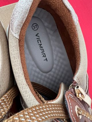 Zapatillas Marrones y Doradas con Cremallera