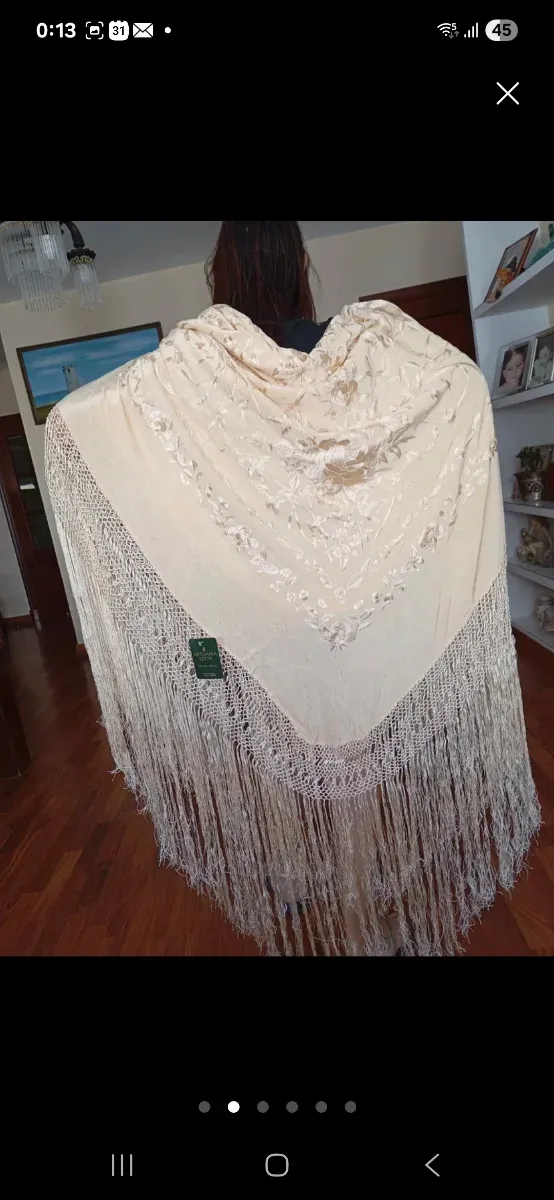 Manton de Manila bordado beige